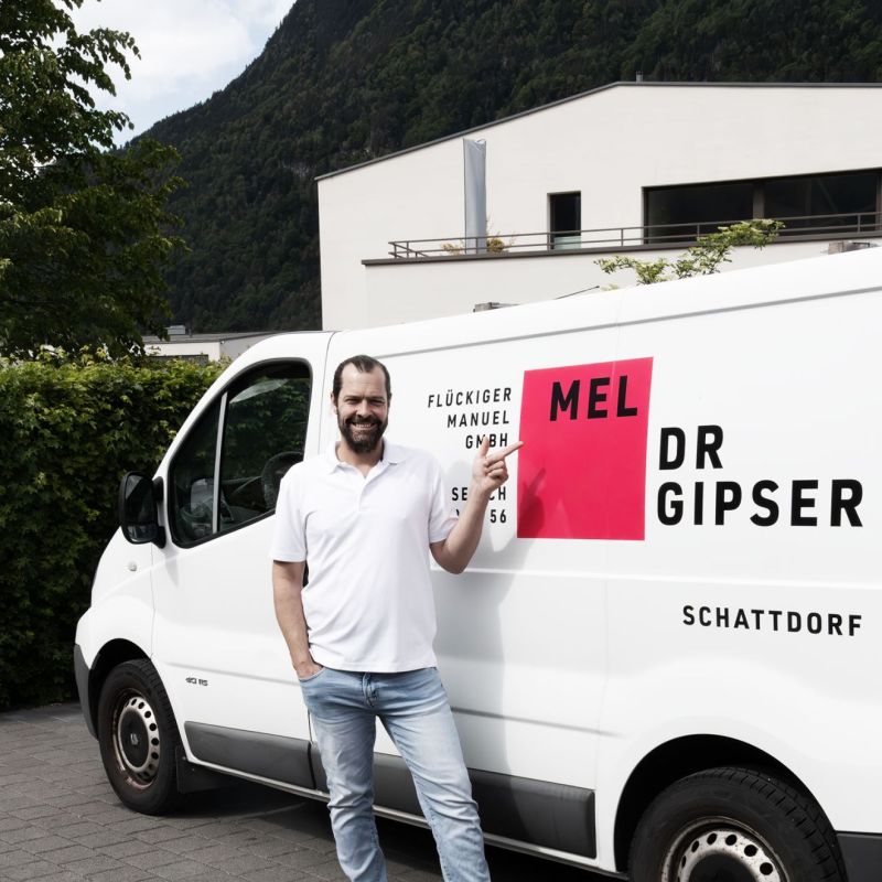 Mel, dr Gipser mit seinem Gipserauto